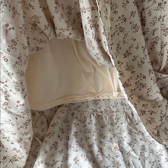 Polagram Beige Floral Midi Dress - Picture 3 of 4